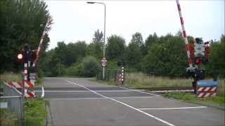 Spoorwegovergang Eygelshoven  Dutch railroad crossing [upl. by Vasya]