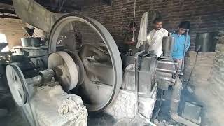 startup engine convert solar plate system  black old desi diesel fuel engine on work aata machine [upl. by Rafaelof]