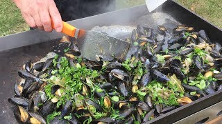 Moules de bouchot à la plancha Style marinière [upl. by Sibylla]