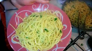 SPAGHETTI AGLIO OLIO E PEPERONCINO  FoodVlogger [upl. by Sonnnie629]