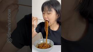 Cece makan mie hitam terlarang dewivanow miehitam jajangmyeong challange ketaatan [upl. by Ennaj]