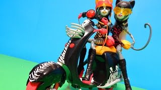 Monster High Wheelin Werecats Cat Doll Sisters Scooter Exclusive Playset [upl. by Ignaz290]