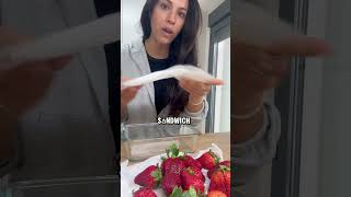 Cómo desinfectar y conservar las fresas con vinagre y papel de cocina [upl. by Iht926]