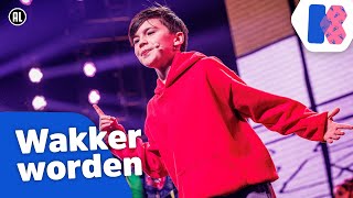 Wakker worden LIVE bij DE GROTE SHOW  Kinderen voor Kinderen [upl. by Nylhtac]