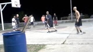 La mierda de cosculluela jugando baloncesto en hum [upl. by Yerhcaz310]