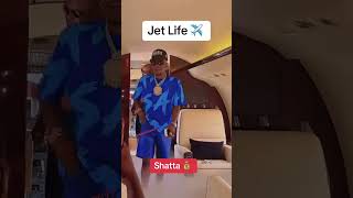 Shatta Wale Boards Private Jet for a 10 Minutes Meeting shattawale [upl. by Lerrej]