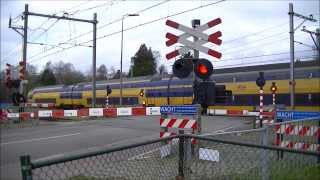 Spoorwegovergang HeezeLeende  Dutch railroad crossing [upl. by Cocke]