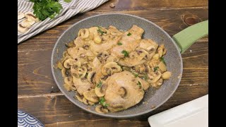 Scaloppine ai funghi cremose la ricetta facile da preparare [upl. by Eeladnerb]