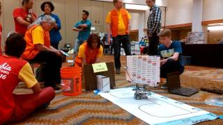 RoboRAVE Germany first scoring at LineFollowing Challenge at RRI16 [upl. by Sanfred]