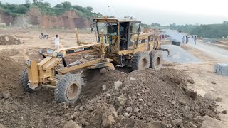 Amazing operator Caterpillar Grader Motor 140G Filling Mud [upl. by Algie]