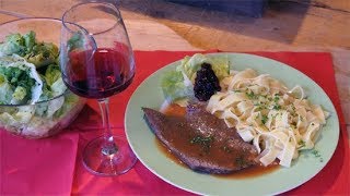 Burgunder Rindsbraten mit Bandnudeln und Salat [upl. by Deragon241]