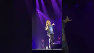 Alessandra Amoroso canta Si mette male [upl. by Ardnasella673]