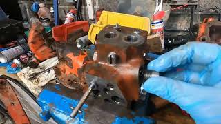 David Brown 885 Hydraulic control valve disassembly and reassembly [upl. by Alfred]