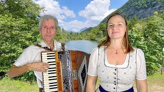 Kuschel Polka am Akkordeon mit Gesang von Rita und Gottfried [upl. by Aivirt]