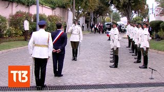 Gabriel Boric recibe por primera vez honores de la Guardia de Palacio [upl. by Tremml369]