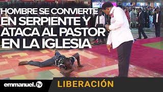 ¡HOMBRE SE CONVIERTE EN SERPIENTE Y ATACA AL PASTOR EN LA IGLESIA [upl. by Sommers820]