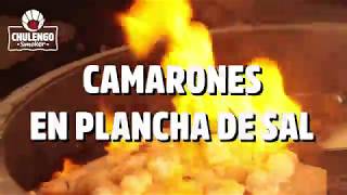 Camarones flameados en tequila sobre la tabla de sal [upl. by Ellimahs]