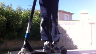 Faire un 180 en trottinette freestyle  Tutoriel trottinette freestyle [upl. by Ereveneug]