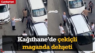 Kağıthane’de çekiçli maganda dehşeti Otomobilin önünü kestiler camları kırıp darbettiler [upl. by Yelrebmyk837]