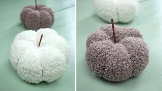 DIY Kürbis aus Kuschelsocken basteln  tolle Deko Idee für den Herbst [upl. by Betteanne355]