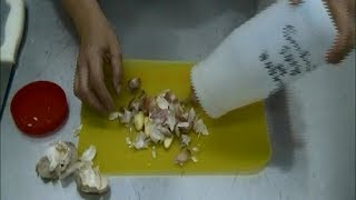 Ajos 4 métodos caseros para pelarlosRecetas de LuzMa [upl. by Costanzia]