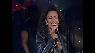 Selena  Bidi Bidi Bom Bom En Vivo [upl. by Whitehouse]