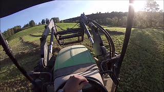 Andainage Regain 2017  DeutzFahr Agrofarm 410T amp andaineur Kuhn GA 3201 GM On Board [upl. by Llenrad]