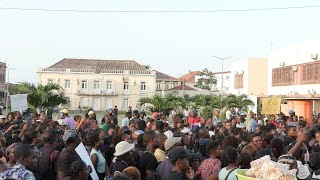 Centenas de professores “indignados” manifestaram para exigir quotsalário dignoquot [upl. by Naivart244]