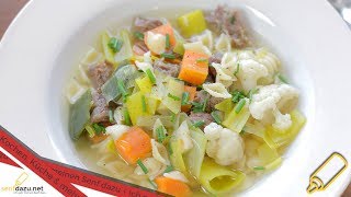 Rindfleischsuppe I Rezept I Einfache Suppe kochen mit frischem Gemüse und Beinscheibe [upl. by Vlada523]