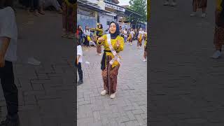 Kebaya kuning berhijab karnafal bringkang karnafal dj karnavalsound dancer jogetkarnaval [upl. by Bathulda323]