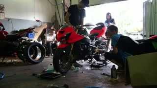 Kawasaki zx6r 636C engine removal [upl. by Buckingham]