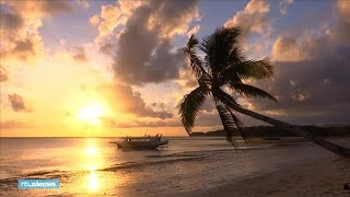 Vervuild Filipijns eiland weer open ‘Het strand is perfect wit  RTL NIEUWS [upl. by Aratahc]