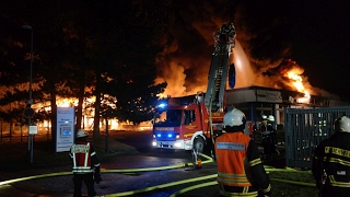 Großbrand in Fabrik in Bergshausen Wohl zwei Millionen Euro Schaden [upl. by Shalna268]