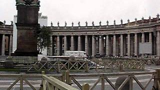 Efecto óptico de la plaza de San Pedro VaticanoAVI [upl. by Enilaf]