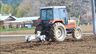 大型トラクターによる深耕作業 Deep cultivation by tractor [upl. by Ocer261]