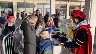 Intocht sinterklaas Apeldoorn winkelcentrum De Anklaar [upl. by Wakerly]