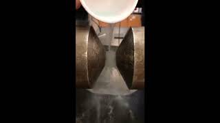 Magnetism of liquid nitrogen vs liquid oxygen [upl. by Berkie]