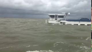 Binnenvaartschip gezonken op het IJsselmeer [upl. by Nahtanod]