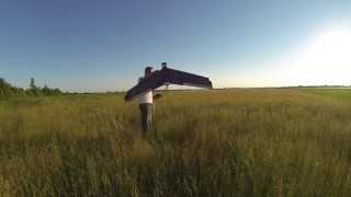 How to launch a flying wing [upl. by Eanahs]