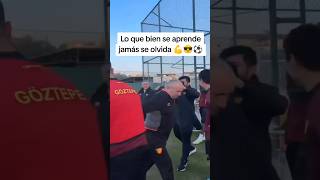 Lo que bien se aprende jamás se olvida 💪😎⚽ skills sports deportes soccer futbol [upl. by Areemas]