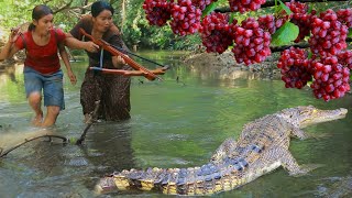 survival in the rainforest  Found Crocodile and Fish at river  Roast Crocodile For dog Eating HD [upl. by Tevlev]