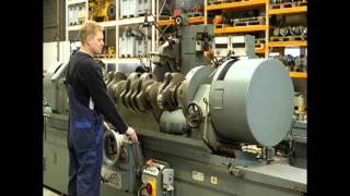 Krukas slijpen  crankshaft grinding  kurbelwelle schleifen DIESELSERVICE EMMELOORD [upl. by Leventhal]