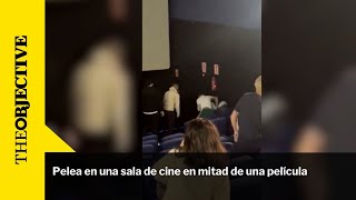 Pelea en una sala de cine en mitad de una película [upl. by Ahsienroc]