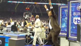 Kenny Smith amp Charles Barkley react to Villanova game winner [upl. by Ahtram]