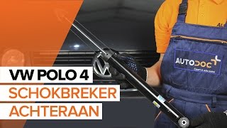 Hoe een schokbreker achteraan vervangen op een VW POLO 4 HANDLEIDING  AUTODOC [upl. by Aztin172]