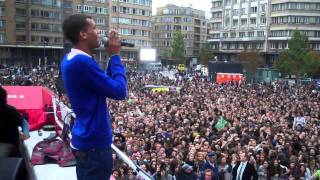 STROMAE au dancemob de Bruxelles en mode quotHousellelujahquot [upl. by Elyrrad311]