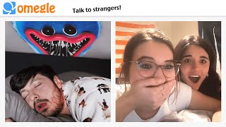 Sleeping on Omegle JUMPSCARE Prank [upl. by Acimad]