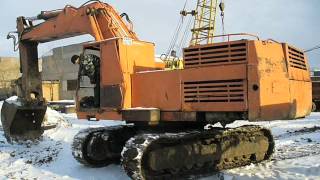 Old soviet russian excavator EO5123 witquotbroken crawler [upl. by Mathis105]