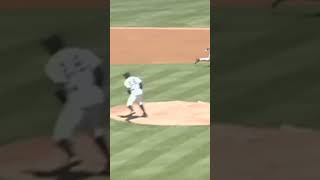 Throwback to that time Orlando Hernandez threw his glove to first base to make the out 🤣 [upl. by Obbard519]