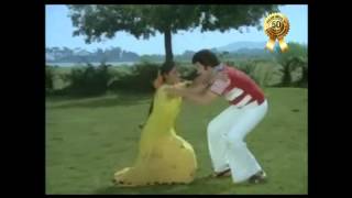 Chuttalunnaru jagratha 1980 movie song2 [upl. by Aivekahs]